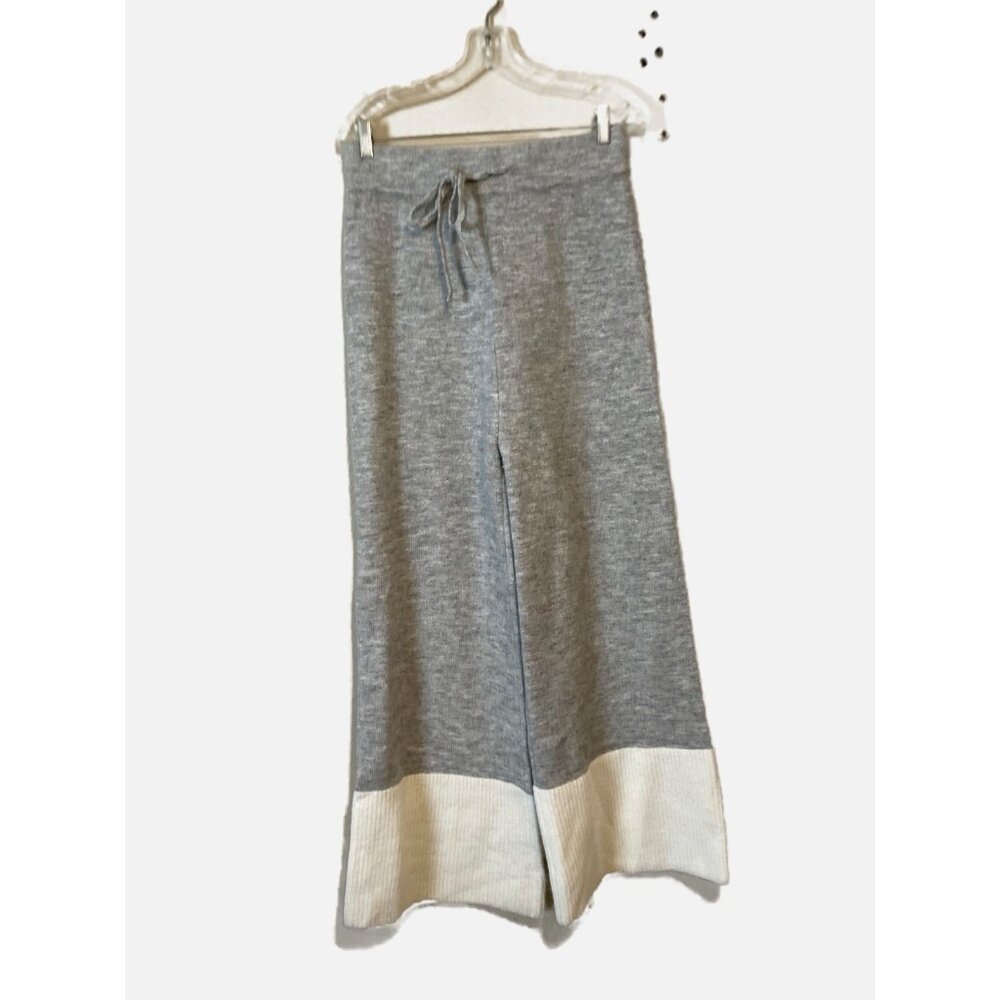 World Market Women Grey/White Pull On Launge Wear Faux Flannel Pants Size L/XL.